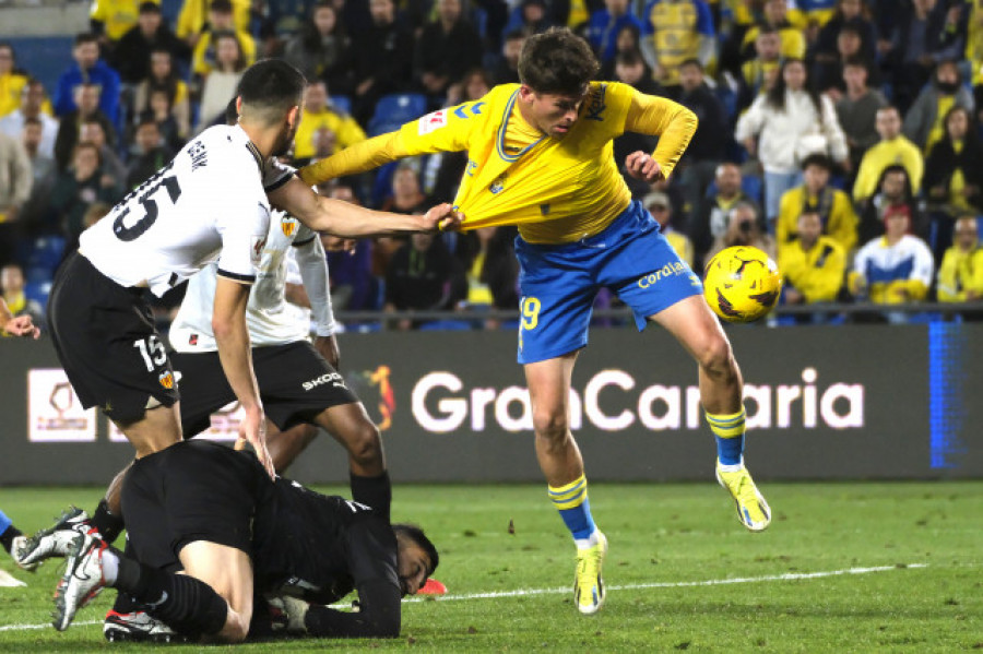 Las Palmas venció al Valencia CF  gracias a dos goles en el tramo final (2-0)