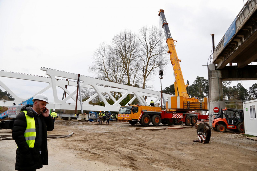 Infraestruturas espera abrir al tráfico en abril el nuevo puente de Pontearnelas