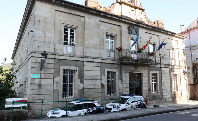 Patrimonio impide la instalación de placas solares en la piscina, el pabellón y el Concello de Caldas