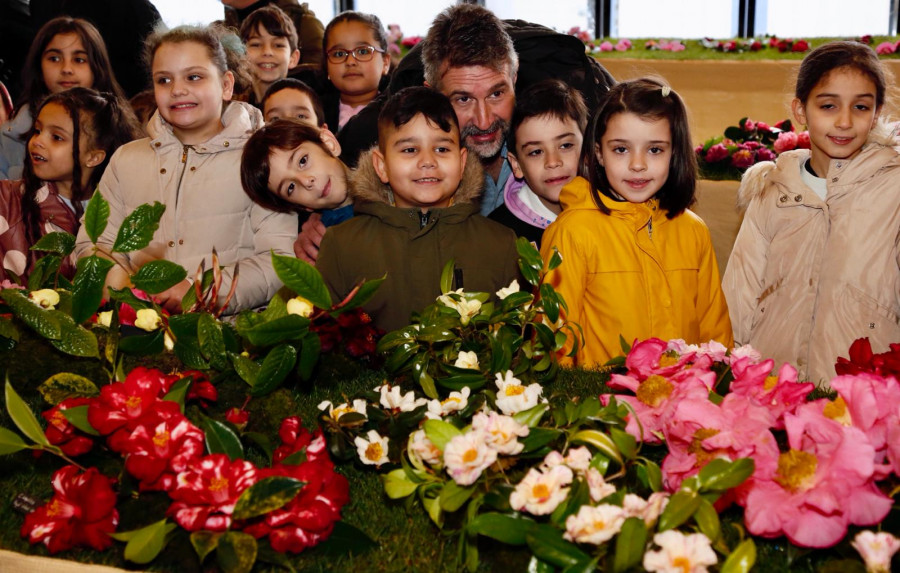 A Escardia y A Lomba descubren la belleza de la camelia