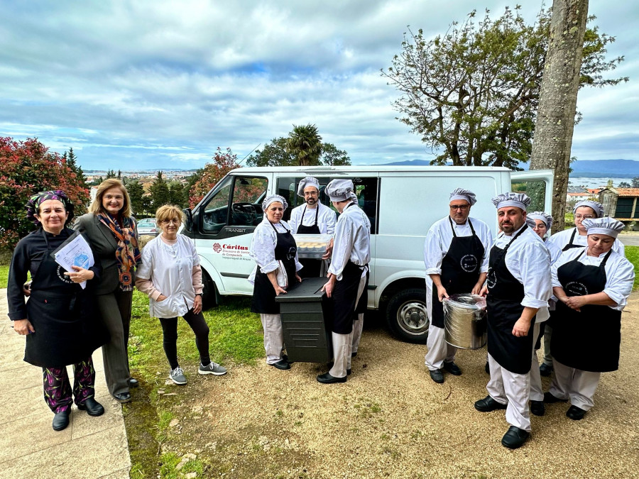 El taller de hostelería de Vilanova comienza su entrega de menús en favor de Cáritas