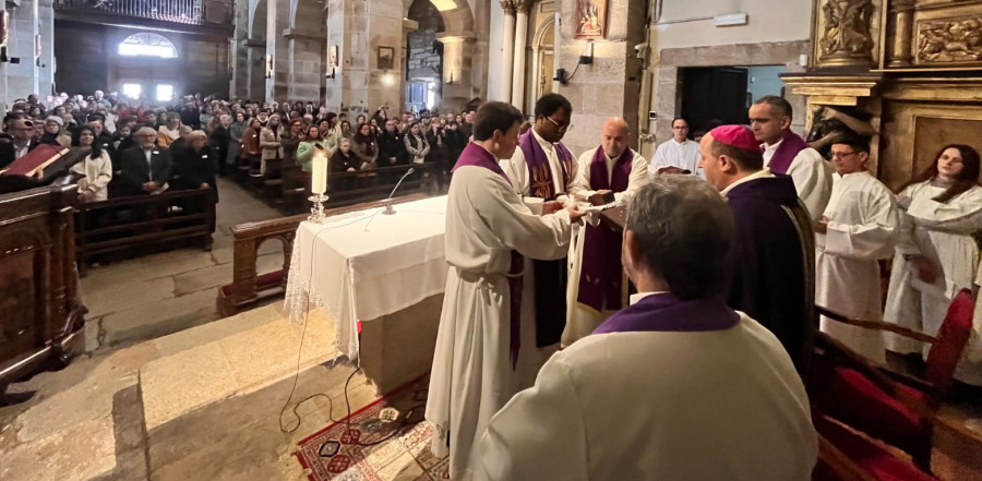 Seis parroquias se constituyen en la Unidad Pastoral de Ribeira en presencia del arzobispo de Santiago