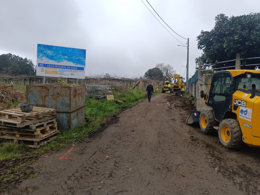 Espina y Delfín avanza con las primeras obras de abastecimiento y saneamiento en el rural de Sanxenxo