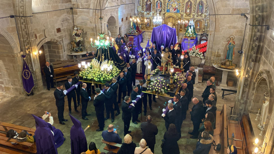 La procesión del Ecce Homo y La Soledad queda sin salir en Rianxo y se desarrolló dentro de la iglesia de Santa Columba