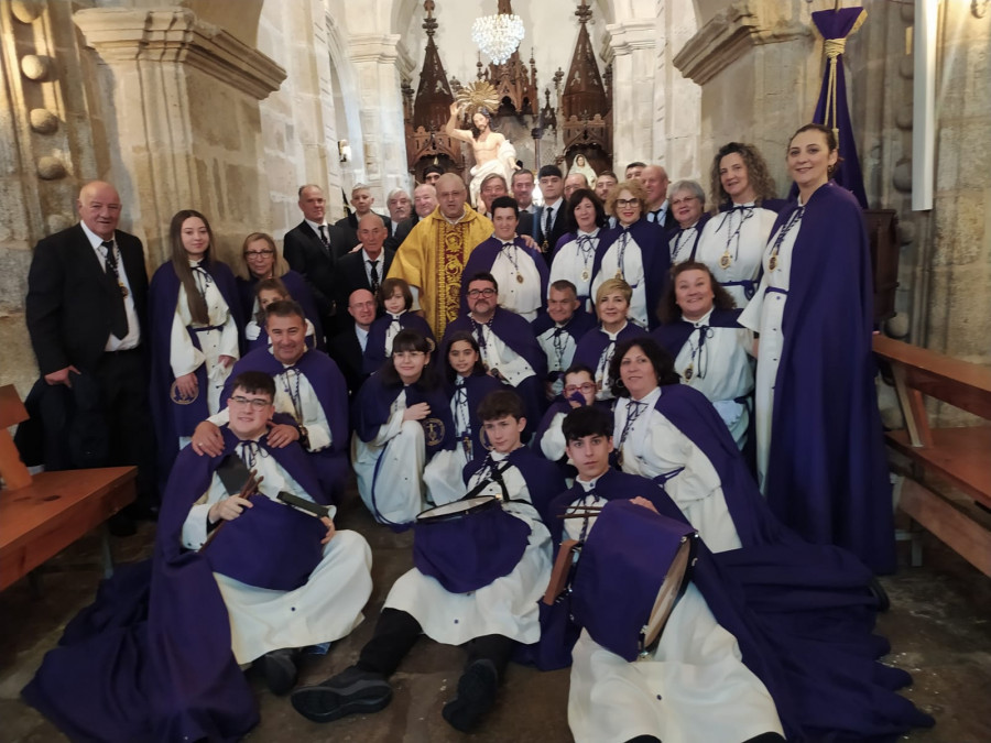 La lluvia provoca que las procesiones de Jesús Resucitado en Rianxo y A Pobra se sustituyan por actos simbólicos en las iglesias