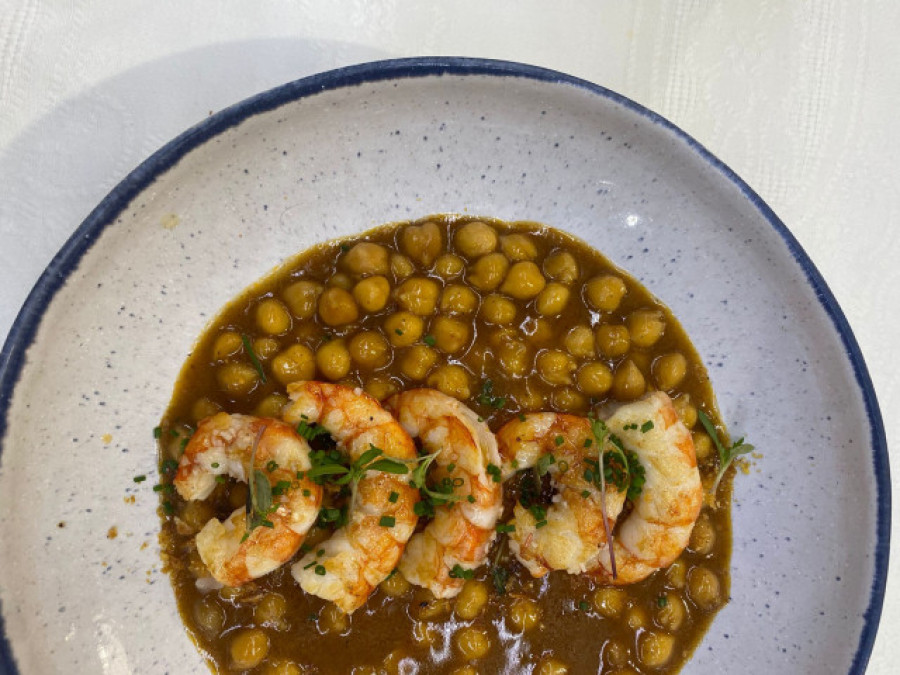 La receta de la semana: garbanzos al curry con gambón