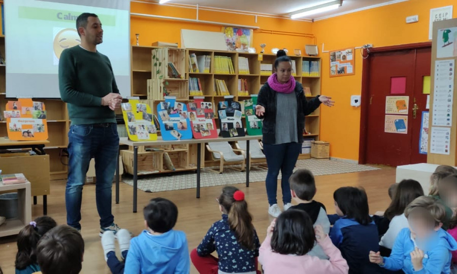 Alumnos de los colegios Santa María do Castro y de Escarabote reciben charlas sobre identificación y gestión de emociones