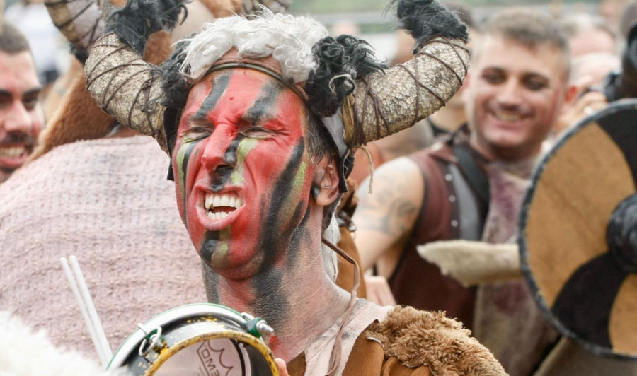 Las Torres do Oeste acogen la primera función de teatro de la LXIV Romaría Vikinga