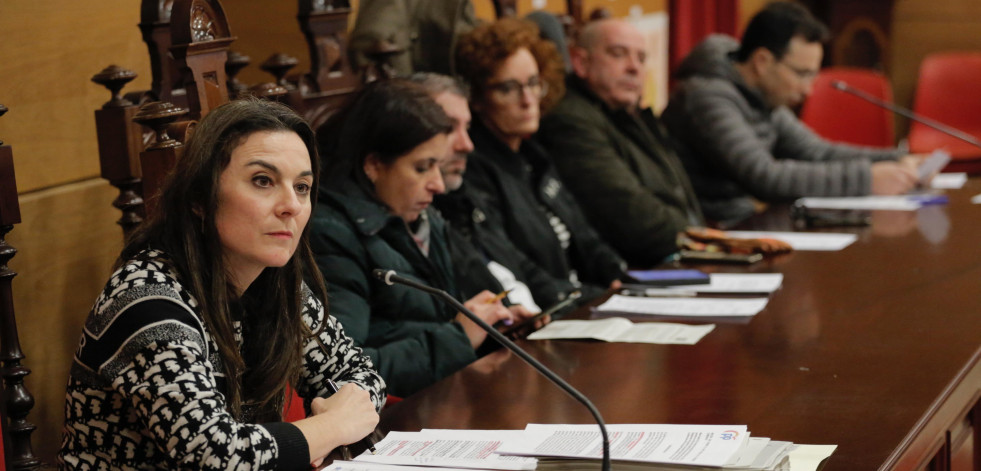 El PP de Cambados pide retirar la peatonalización de la Praza de Asorey y usar la parcela del cuartel como parking