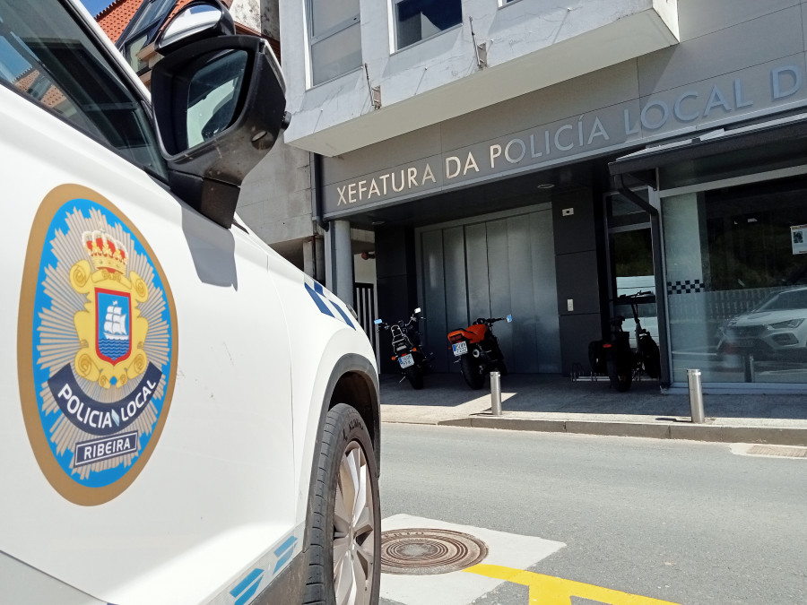 Investigan por un delito contra la seguridad viaria a una conductora con pérdida total de puntos implicada en un accidente en Ribeira