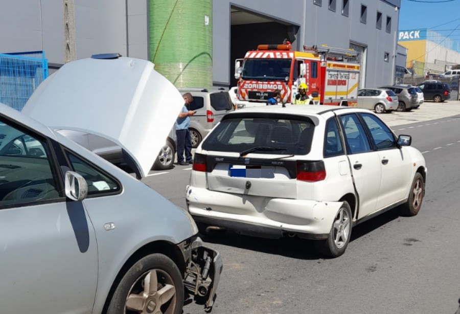 Herido el conductor de un coche en un accidente de tráfico registrado en el polígono industrial de Xarás, en Ribeira