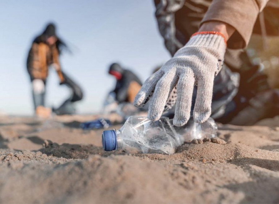 El tramo pobrense de la playa de A Corna albergará esta tarde una nueva jornada de limpieza de basura