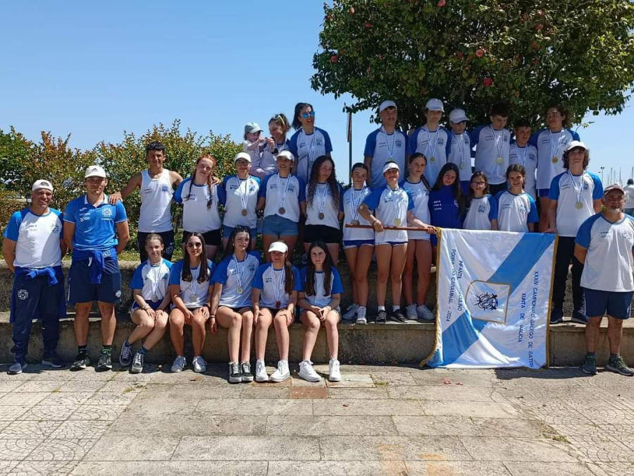 Los bateles de Arousa arrasan con 7 títulos y 19 podios en el Campeonato Gallego