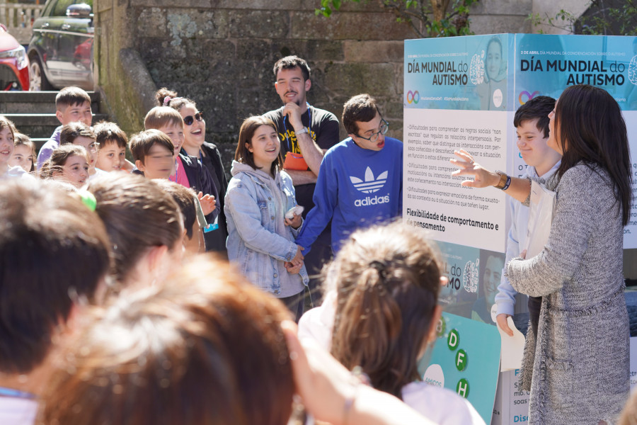 La exposición itinerante de Amicos sobre el autismo recala en Rianxo