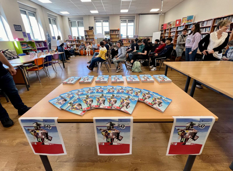 El Cabanillas de Cambados cierra su 50 aniversario con un libro sobre su historia y la vida de la comunidad educativa