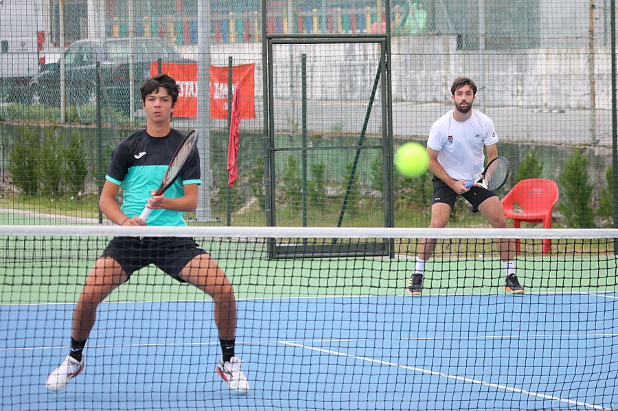 Rafa Izquierdo jugará la final de dobles en Sanxenxo, donde cae apeado Leo Borg