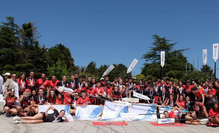 Cabo de Cruz lidera la armada arousana en el Campeonato de España de bateles de A Pobra