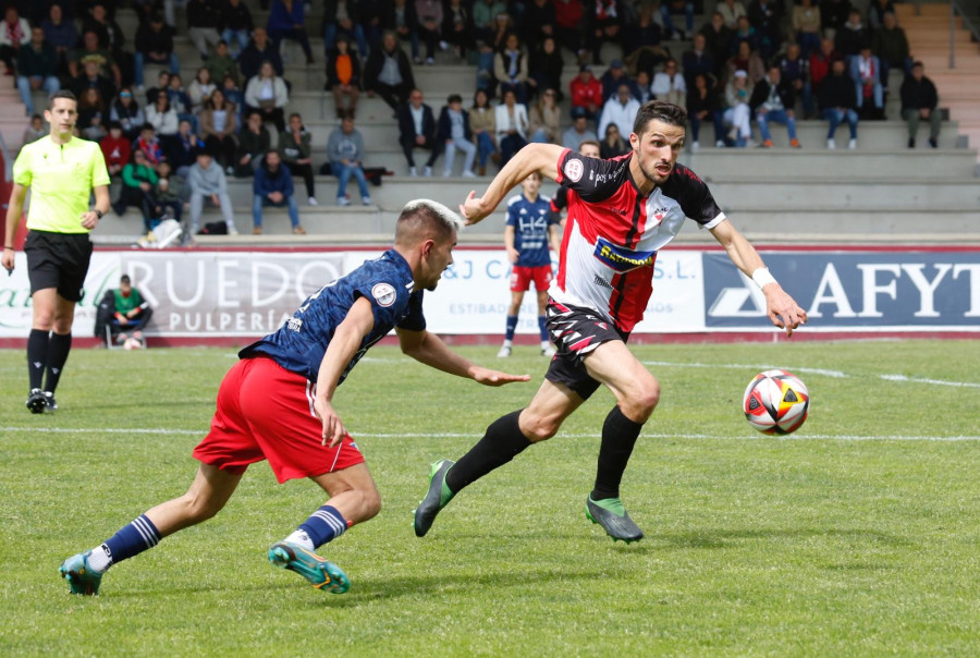 Un Arosa peleado con el gol se deja dos puntos ante el Alondras