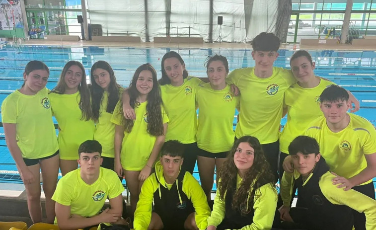 El Club de Natación y Salvamento Vilagarcía protesta ante la limitación de público en Elche