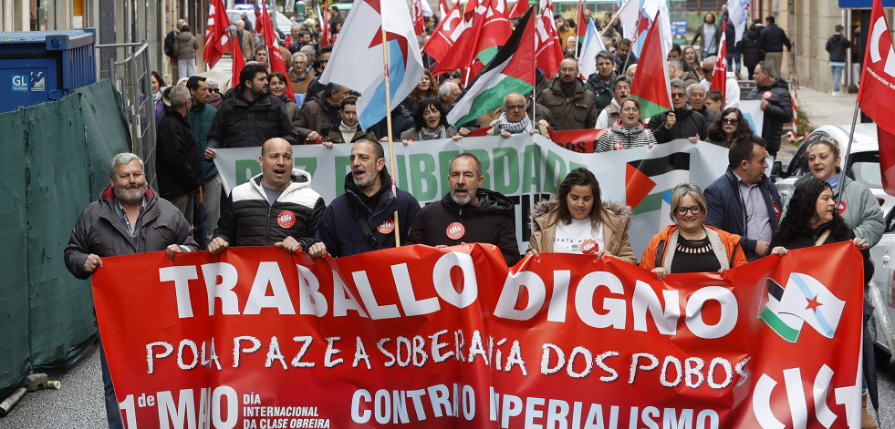Las imágenes de las manifestaciones en Vilagarcía por el Día del Trabajador