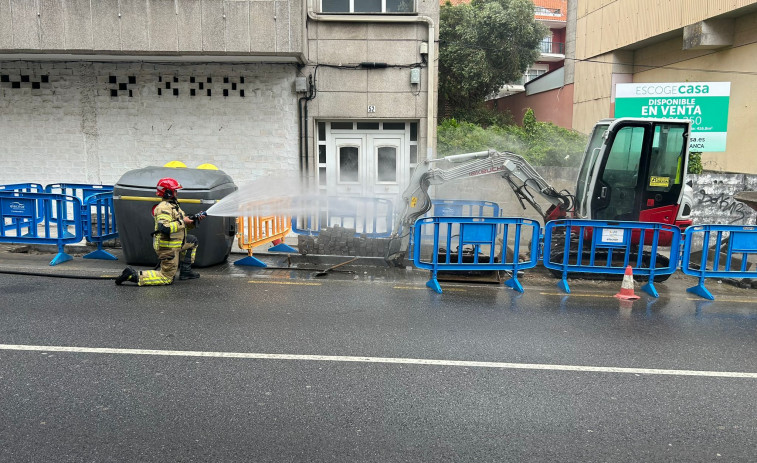 Un escape de gas, por la rotura de una tubería, provoca cortes de tráfico en el centro de Sanxenxo