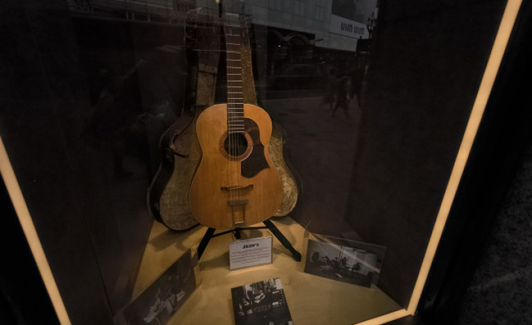 La guitarra perdida de John Lennon reaparece para batir récords de subasta