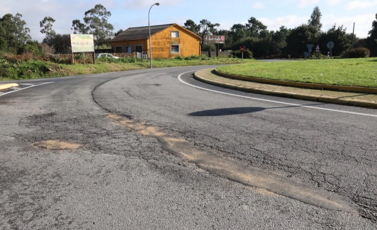 A Illa reclama el asfaltado de la salida del puente y el olvidado carril bici en el vial a O Xufre