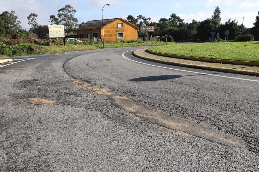 A Illa reclama el asfaltado de la salida del puente y el olvidado carril bici en el vial a O Xufre