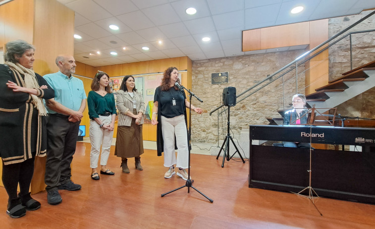 La exposición del certamen Isaac Díaz Pardo, con una selección de 17 creaciones artísticas, tiene su primera parada en A Pobra