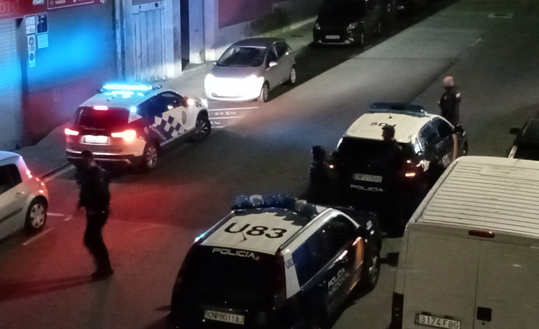 Buscan en el edificio okupa de Abesadas, en Ribeira, a un sospechoso de tener pistola tras escucharse un posible disparo de madrugada