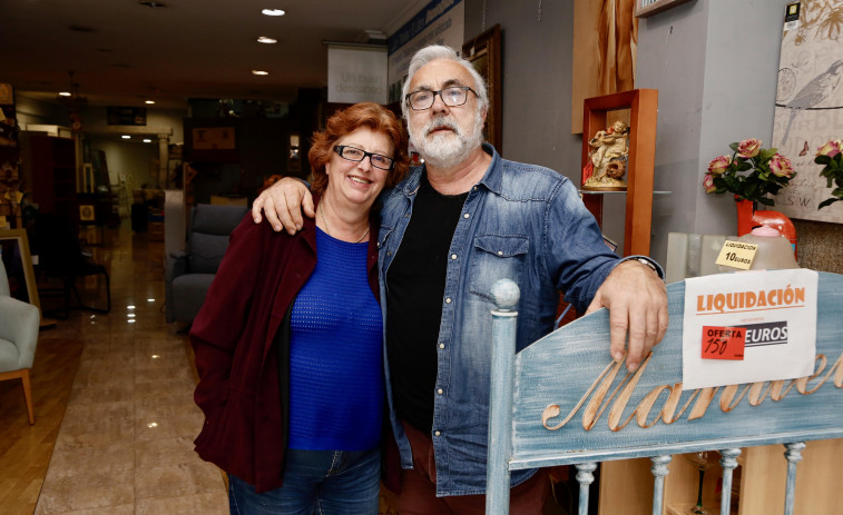 “Recuerdo llevar muebles en motora a clientes de O Barbanza”