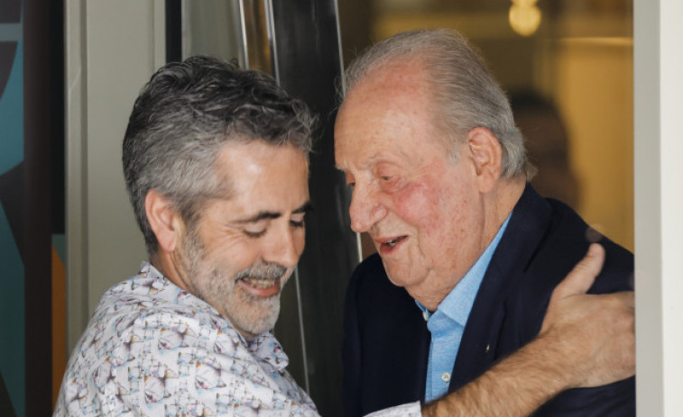 Día sin vela pero con tres horas y media de mariscada para el rey Juan Carlos en Sanxenxo