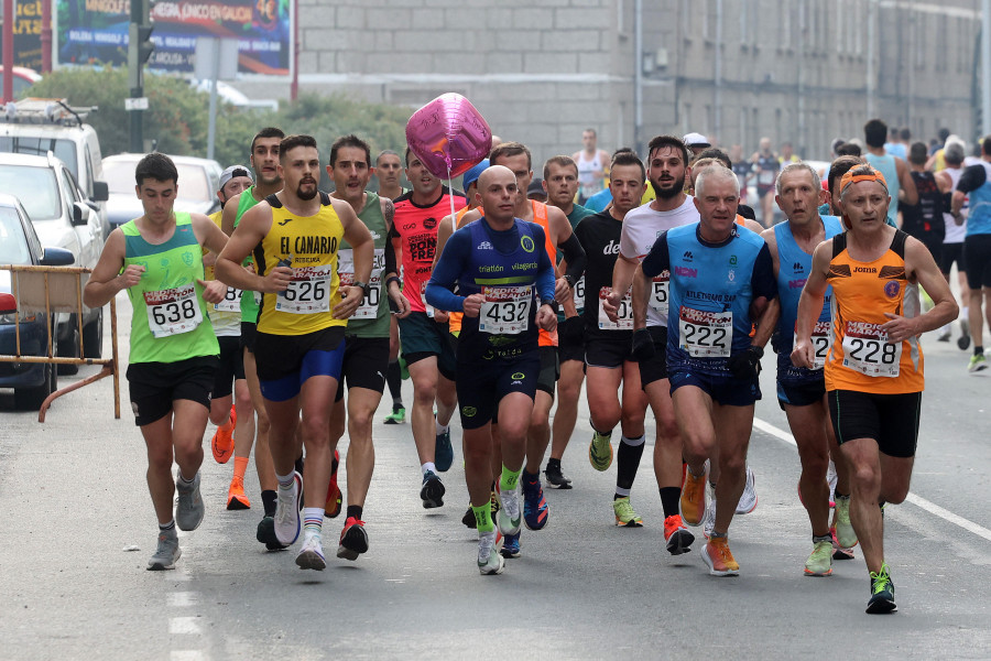 Un millar de atletas disputan la Media Maratón entre O Grove y Sanxenxo