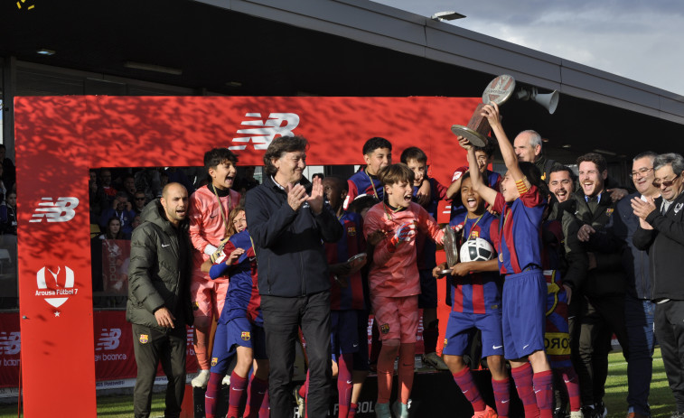 El Barcelona se corona en A Senra ante el Valencia