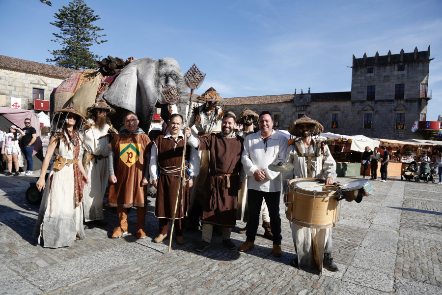 La tercera edición de Cambados Histórica arranca con una concurrida y divertida jornada