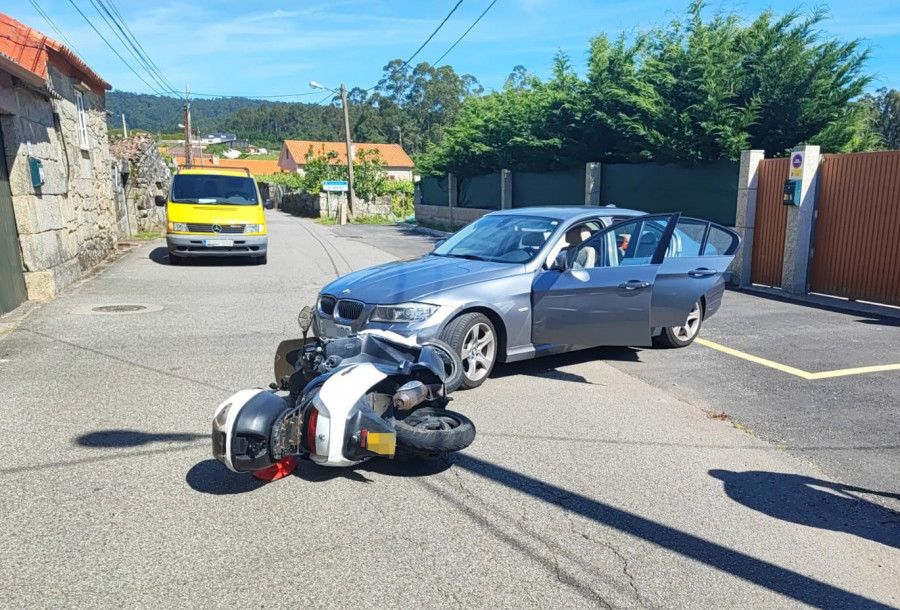 Un motorista resulta herido en un accidente contra un coche en Nantes