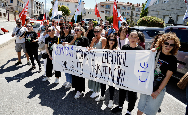 Trabajadoras de DomusVi de Ribadumia exigen negociación: “Non somos escravas”