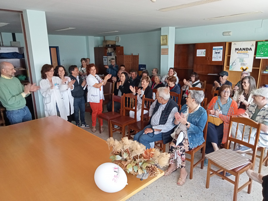 Unas 150 personas participan desde hace un año en los grupos para dejar de fumar del ambulatorio de Ribeira