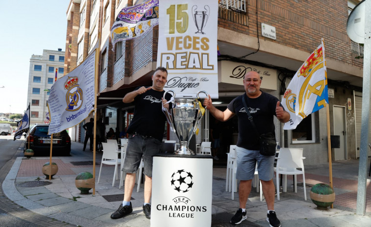 La Champions ya está en Vilagarcía: El Bar Duque, templo madridista, amanece con la orejona