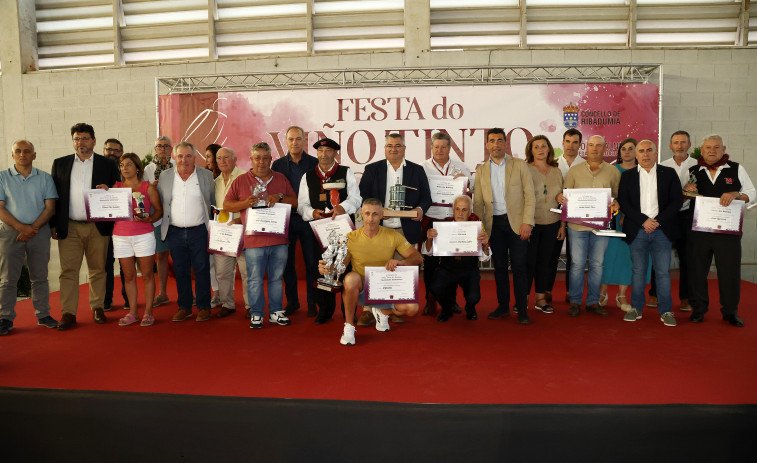 Ribadumia premia los mejores vinos: Francisco Martínez gana otra vez en Tinto y D`Arvelos triunfa en Autóctonos