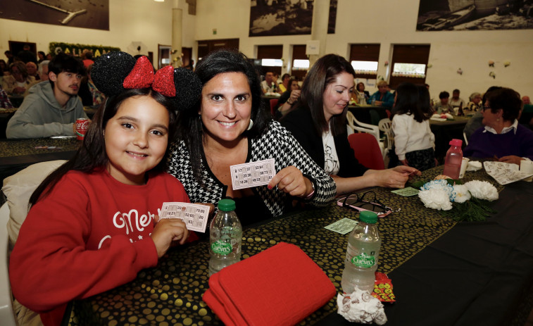 El bingo de GaliciAME en Cambados reúne 3.785 euros y buscan fecha para la subasta de famosos