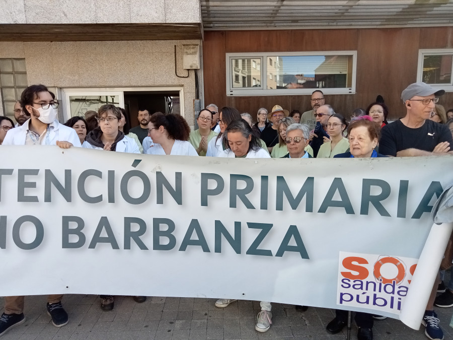 Refuerzan este mes el centro de salud de Ribeira con dos médicos reasignados por movilidad de otros ambulatorios