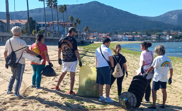 Desarrolladas dos limpiezas de playas en A Pobra con motivo del Día Mundial del Medio Ambiente en las que se retiraron 100 kilos de residuos