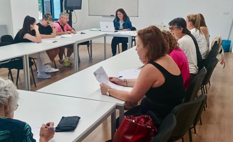 El curso de inglés básico ofrecido en Vilanova para la hostelería atrae a 20 personas