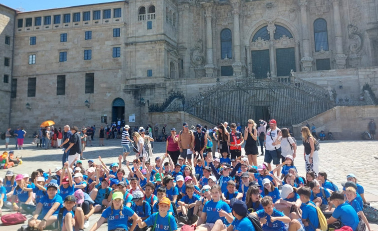 Alumnos que participan en un encuentro de convivencia con el colegio de Abanqueiro visitaron Santiago de Compostela