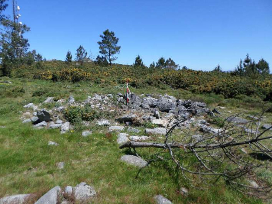 El parque eólico de Monte Castrove reubica un molino de Meis para no afectar a las ruinas de la Ermita-Castelo