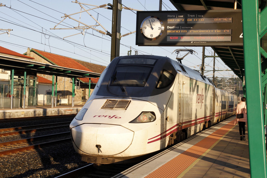 Una avería en un tren entre Vigo y A Coruña obliga a desalojar a los pasajeros en la estación de Vilagarcía