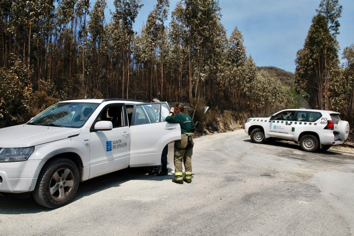 Agentes ambientales xunta incendio