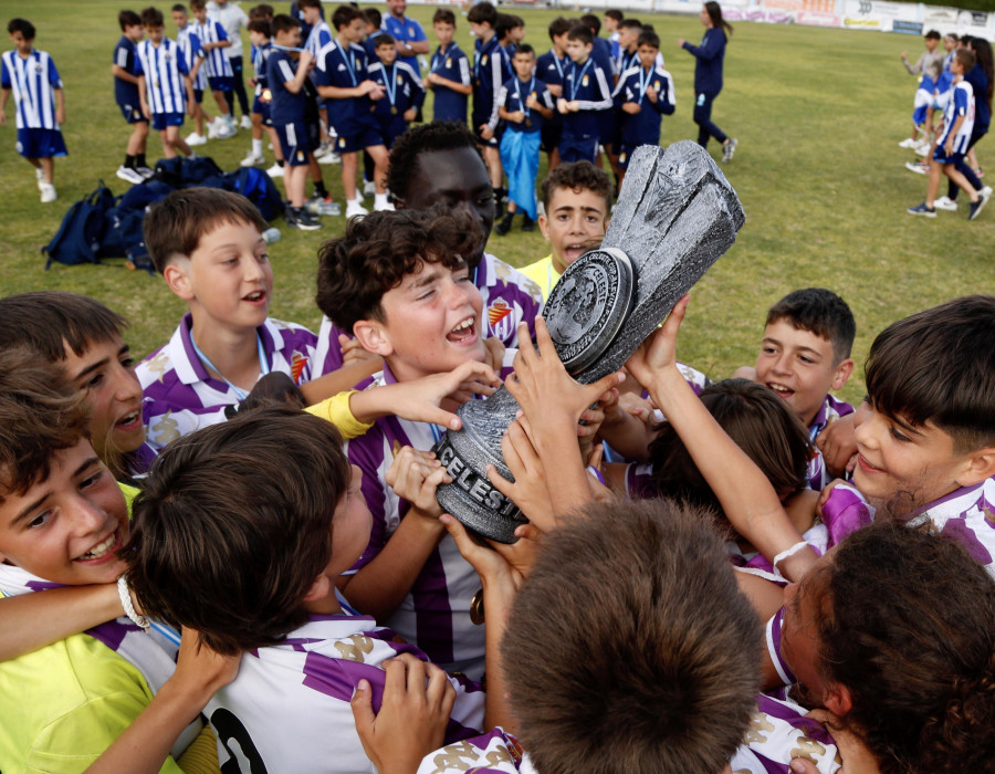 El Real Valladolid se corona ganador de la I Celeste Cup