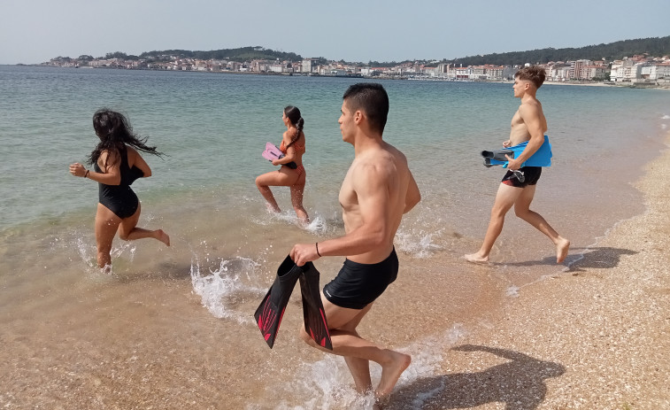 Ribeira contará finalmente con 23 socorristas acuáticos que trabajarán en sus playas desde el 21 de junio al 15 de septiembre